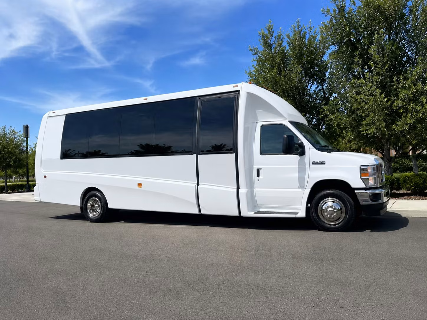 lexington 20 passenger minibus rental